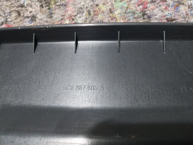 bontott VW JETTA Csomagtérajtó Burkolat Felső