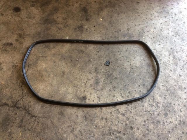 bontott VW JETTA Csomagtérajtó Gumikéder