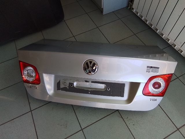 bontott VW JETTA Csomagtérajtó (Részeivel)