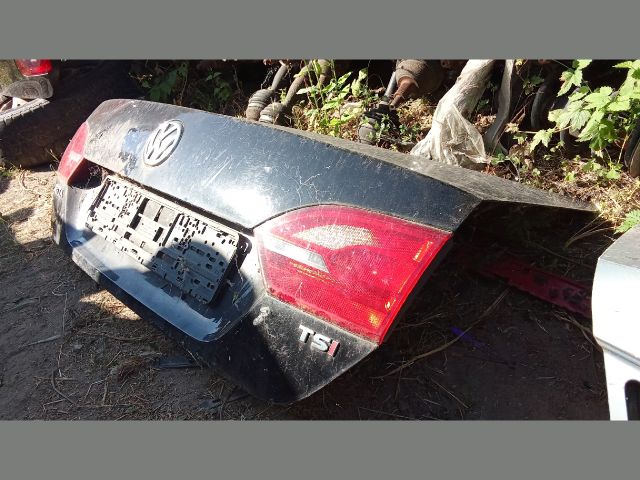 bontott VW JETTA Csomagtérajtó (Részeivel)