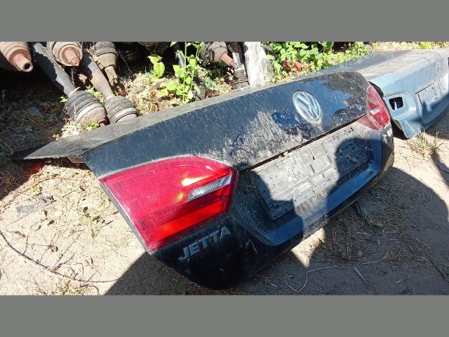 bontott VW JETTA Csomagtérajtó (Részeivel)