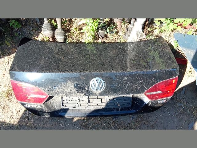 bontott VW JETTA Csomagtérajtó (Részeivel)