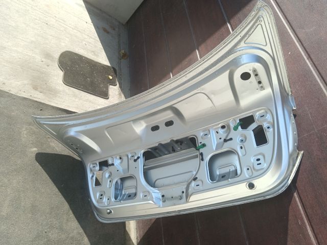 bontott VW JETTA Csomagtérajtó (Részeivel)