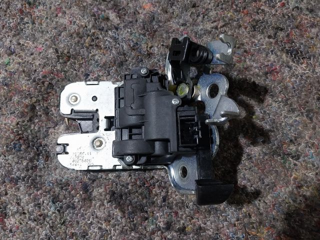 bontott VW JETTA Csomagtérajtó Zárszerkezet