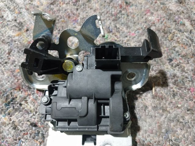 bontott VW JETTA Csomagtérajtó Zárszerkezet