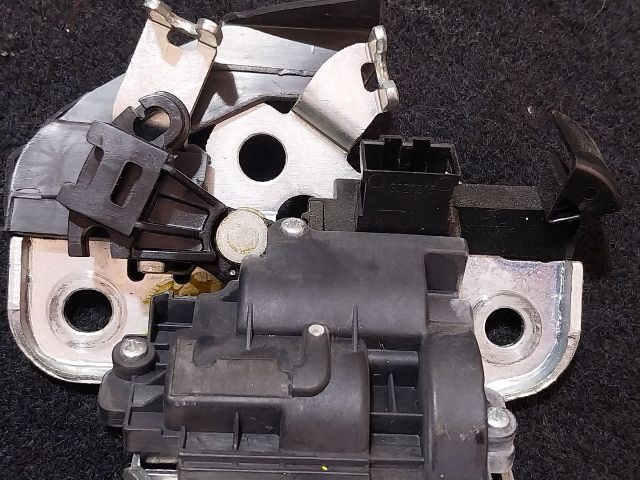 bontott VW JETTA Csomagtérajtó Zárszerkezet