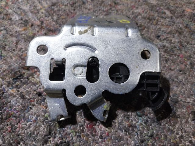 bontott VW JETTA Csomagtérajtó Zárszerkezet