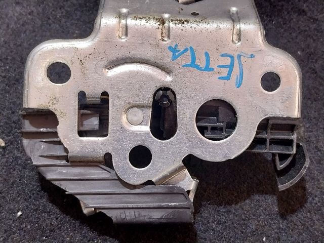 bontott VW JETTA Csomagtérajtó Zárszerkezet