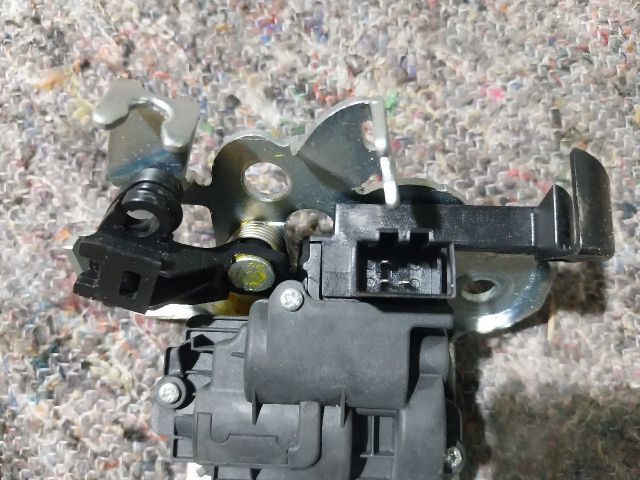 bontott VW JETTA Csomagtérajtó Zárszerkezet