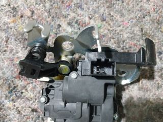 bontott VW JETTA Csomagtérajtó Zárszerkezet