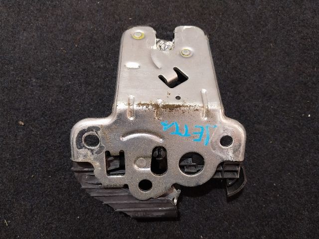 bontott VW JETTA Csomagtérajtó Zárszerkezet