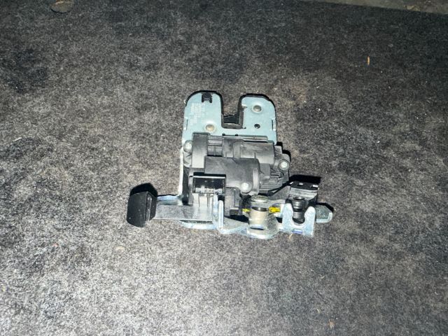 bontott VW JETTA Csomagtérajtó Zárszerkezet