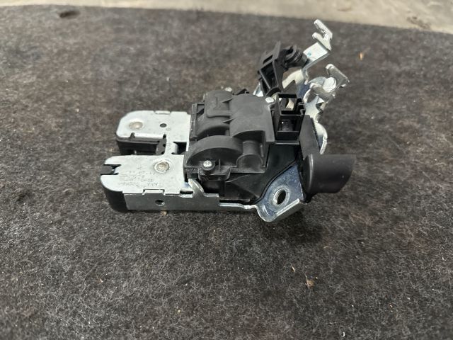 bontott VW JETTA Csomagtérajtó Zárszerkezet