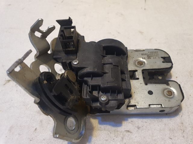 bontott VW JETTA Csomagtérajtó Zárszerkezet