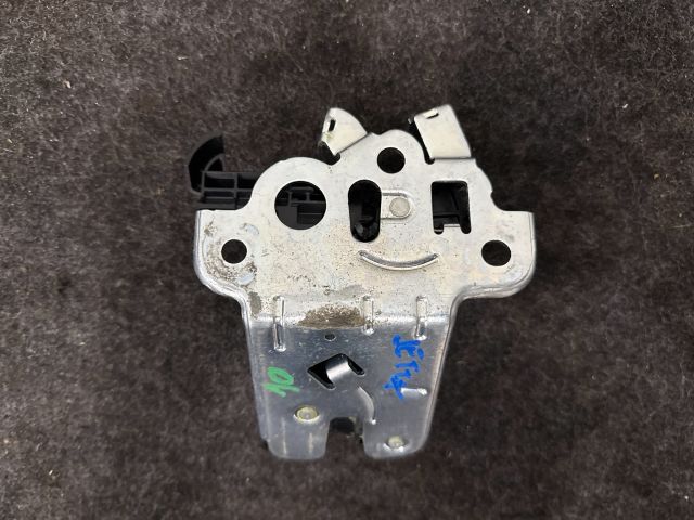 bontott VW JETTA Csomagtérajtó Zárszerkezet