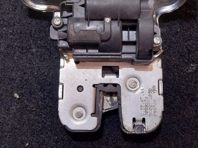 bontott VW JETTA Csomagtérajtó Zárszerkezet