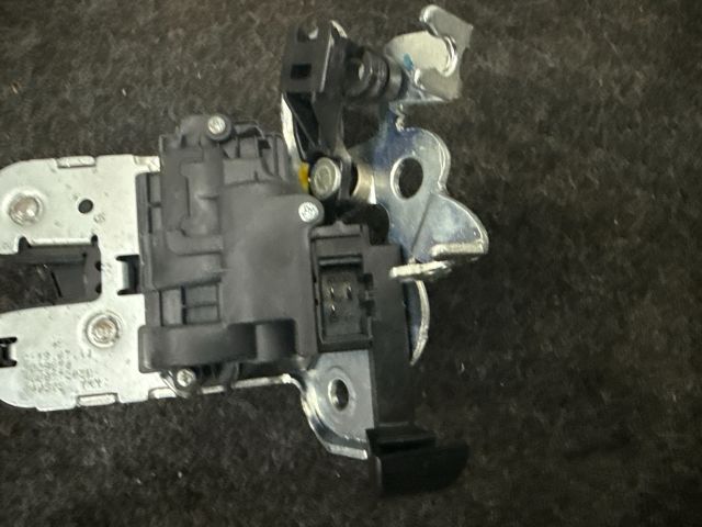 bontott VW JETTA Csomagtérajtó Zárszerkezet