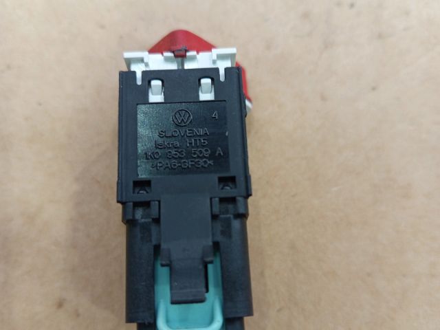 bontott VW JETTA Elakadásjelző Háromszög