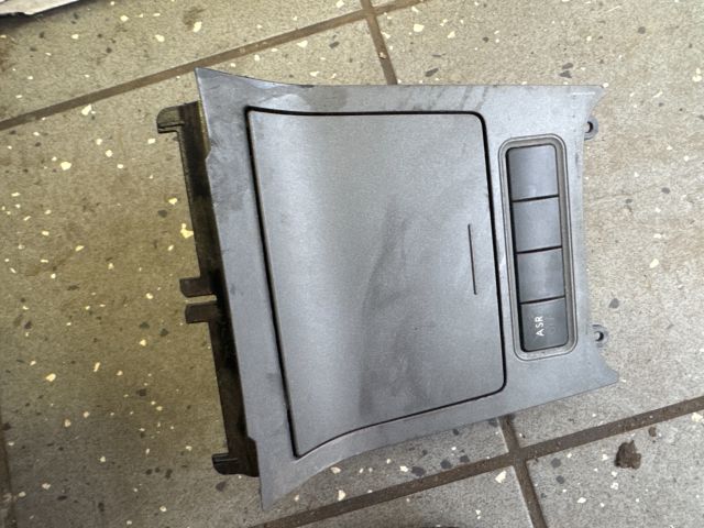 bontott VW JETTA Első Hamutartó