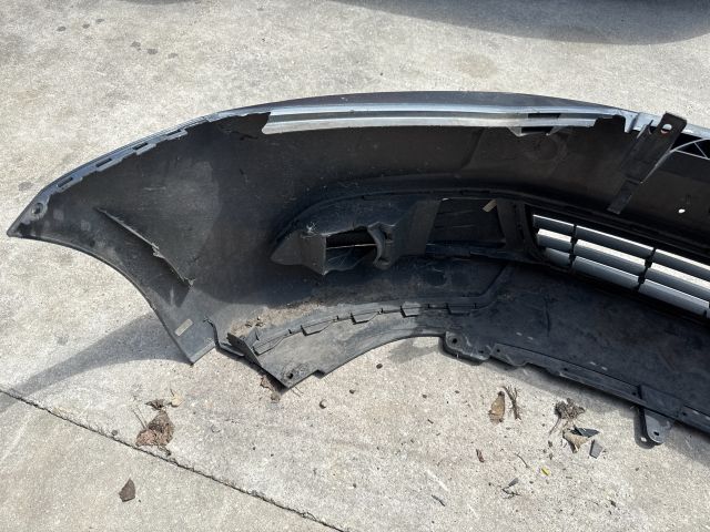 bontott VW JETTA Első Lökhárító (Részeivel)