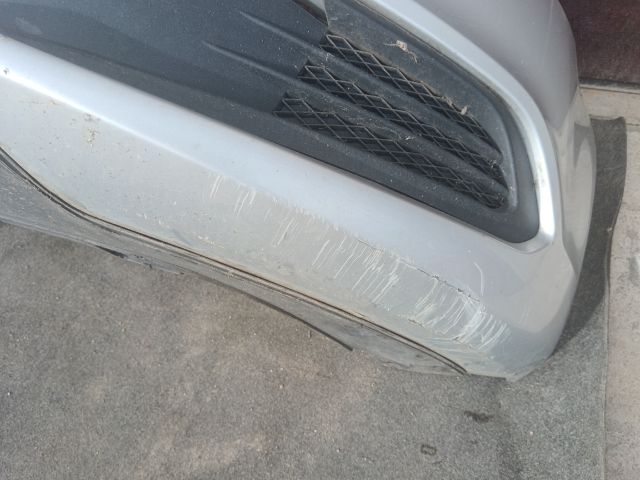 bontott VW JETTA Első Lökhárító (Részeivel)