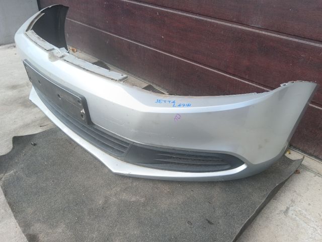 bontott VW JETTA Első Lökhárító (Részeivel)