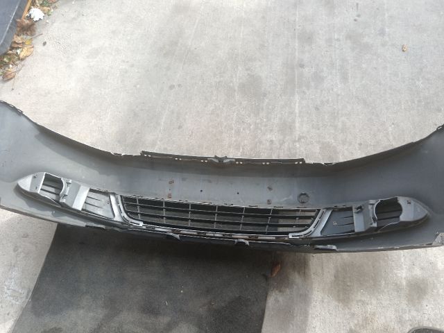 bontott VW JETTA Első Lökhárító (Részeivel)