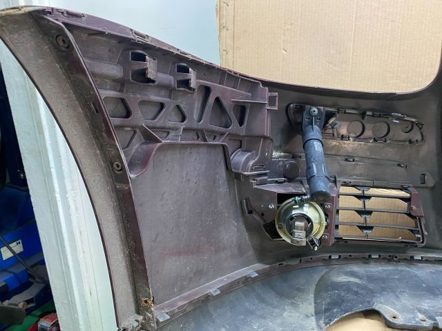 bontott VW JETTA Első Lökhárító (Részeivel)