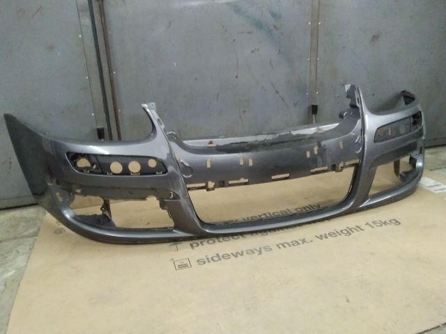 bontott VW JETTA Első Lökhárító (Üresen)