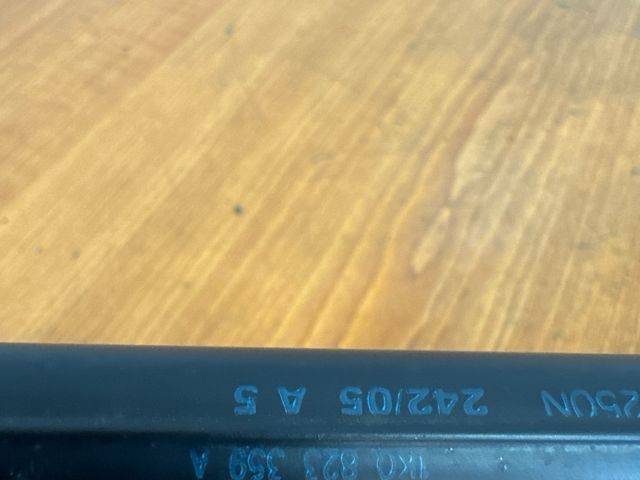 bontott VW JETTA Gázrugós Kitámasztó Teleszkóp Motorháztető