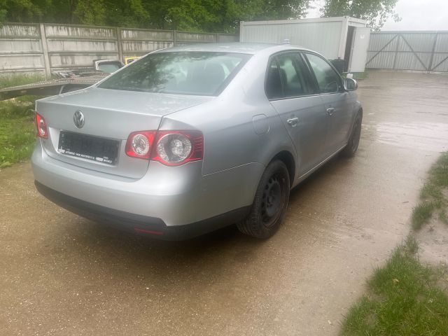 bontott VW JETTA Hátsó Embléma