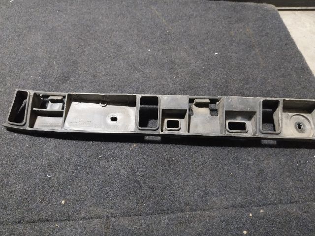 bontott VW JETTA Hátsó középső Lökhárító Tartó (Műanyag)