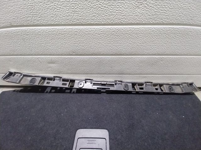 bontott VW JETTA Hátsó középső Lökhárító Tartó (Műanyag)