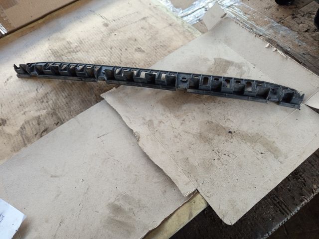 bontott VW JETTA Hátsó középső Lökhárító Tartó (Műanyag)