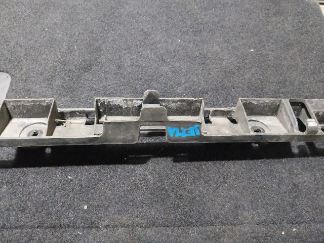 bontott VW JETTA Hátsó középső Lökhárító Tartó (Műanyag)