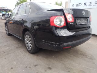 bontott VW JETTA Hátsó Lökhárító (Részeivel)