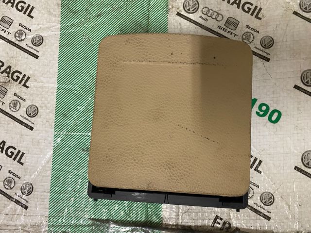 bontott VW JETTA Hátsó Pohártartó