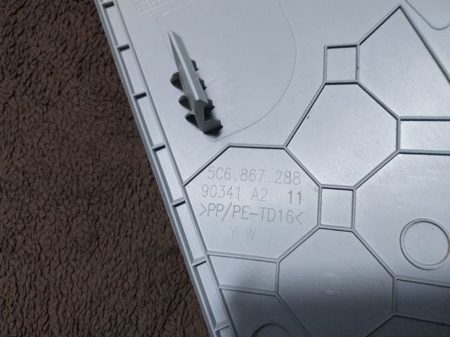 bontott VW JETTA Jobb C Oszlop Burkolat