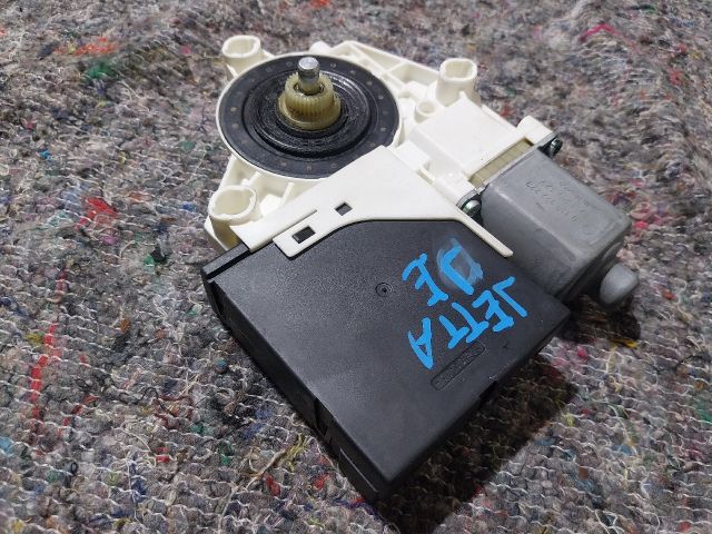 bontott VW JETTA Jobb első Ablakemelő Motor