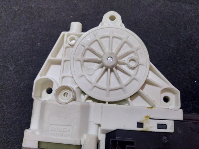 bontott VW JETTA Jobb első Ablakemelő Motor