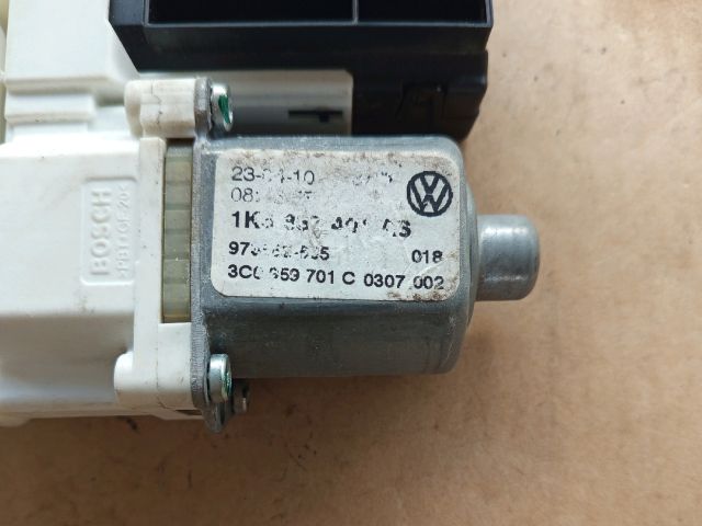bontott VW JETTA Jobb első Ablakemelő Motor
