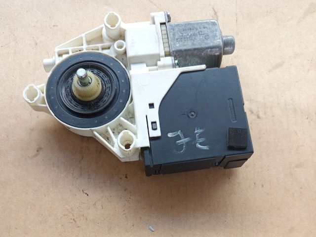 bontott VW JETTA Jobb első Ablakemelő Motor