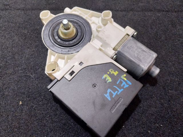 bontott VW JETTA Jobb első Ablakemelő Motor