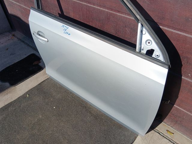 bontott VW JETTA Jobb első Ajtó (Részeivel)