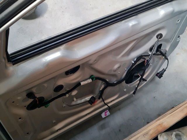 bontott VW JETTA Jobb első Ajtó (Részeivel)