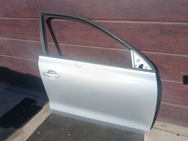 bontott VW JETTA Jobb első Ajtó (Részeivel)