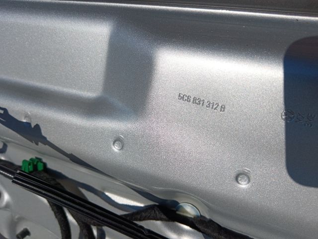 bontott VW JETTA Jobb első Ajtó (Részeivel)