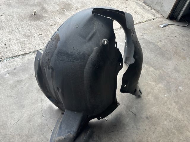 bontott VW JETTA Jobb első Dobbetét (Kerékjárati, Műanyag)