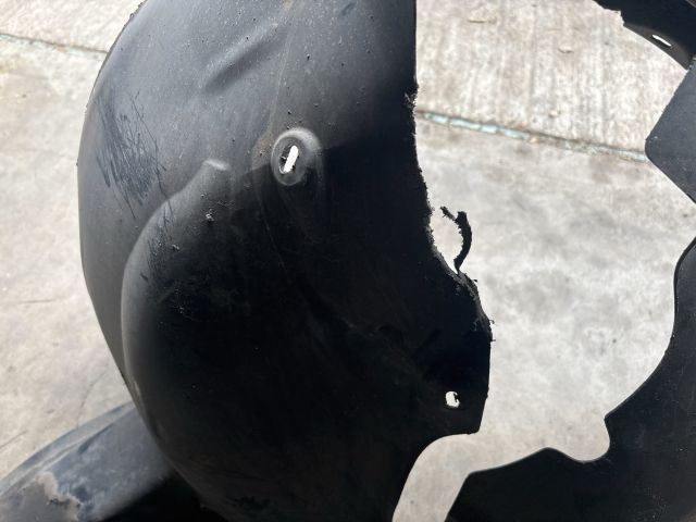 bontott VW JETTA Jobb első Dobbetét (Kerékjárati, Műanyag)