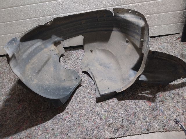 bontott VW JETTA Jobb első Dobbetét (Kerékjárati, Műanyag)